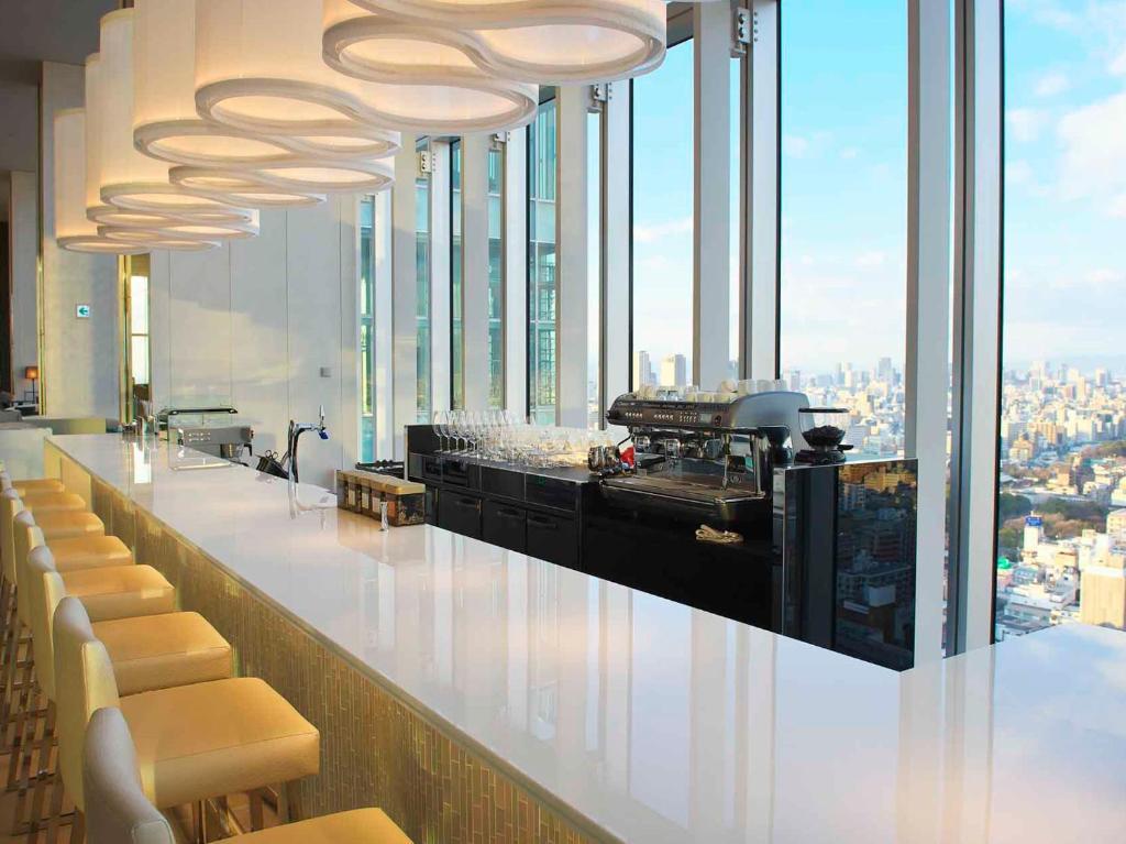 Osaka Marriott Miyako Hotel Екстериор снимка